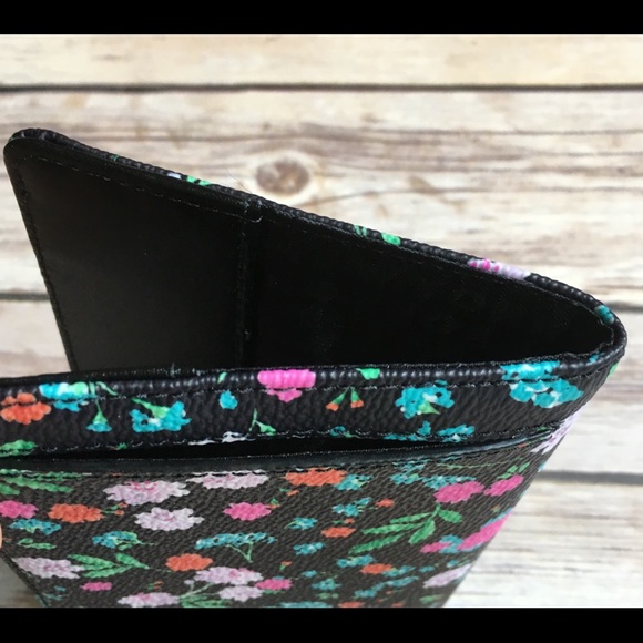 Kate Spade Passport Holder Shore Street Floral Travel Accessories Pink Green - Picture 8 of 9